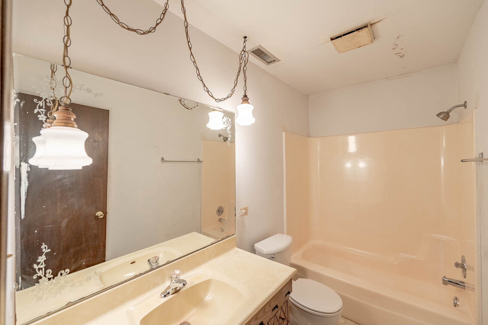 14947 Hamlin Avenue Property Photo 11