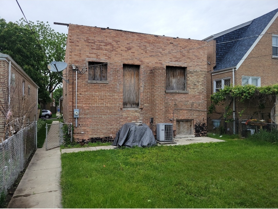 4637 S Kilpatrick Avenue Property Photo 2