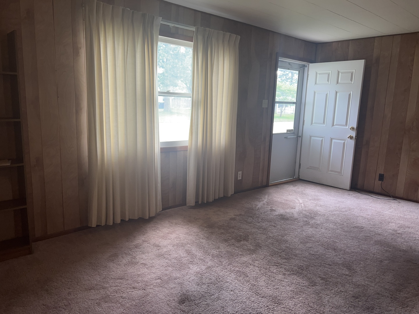 1353 Fairlawn Drive Property Photo 4