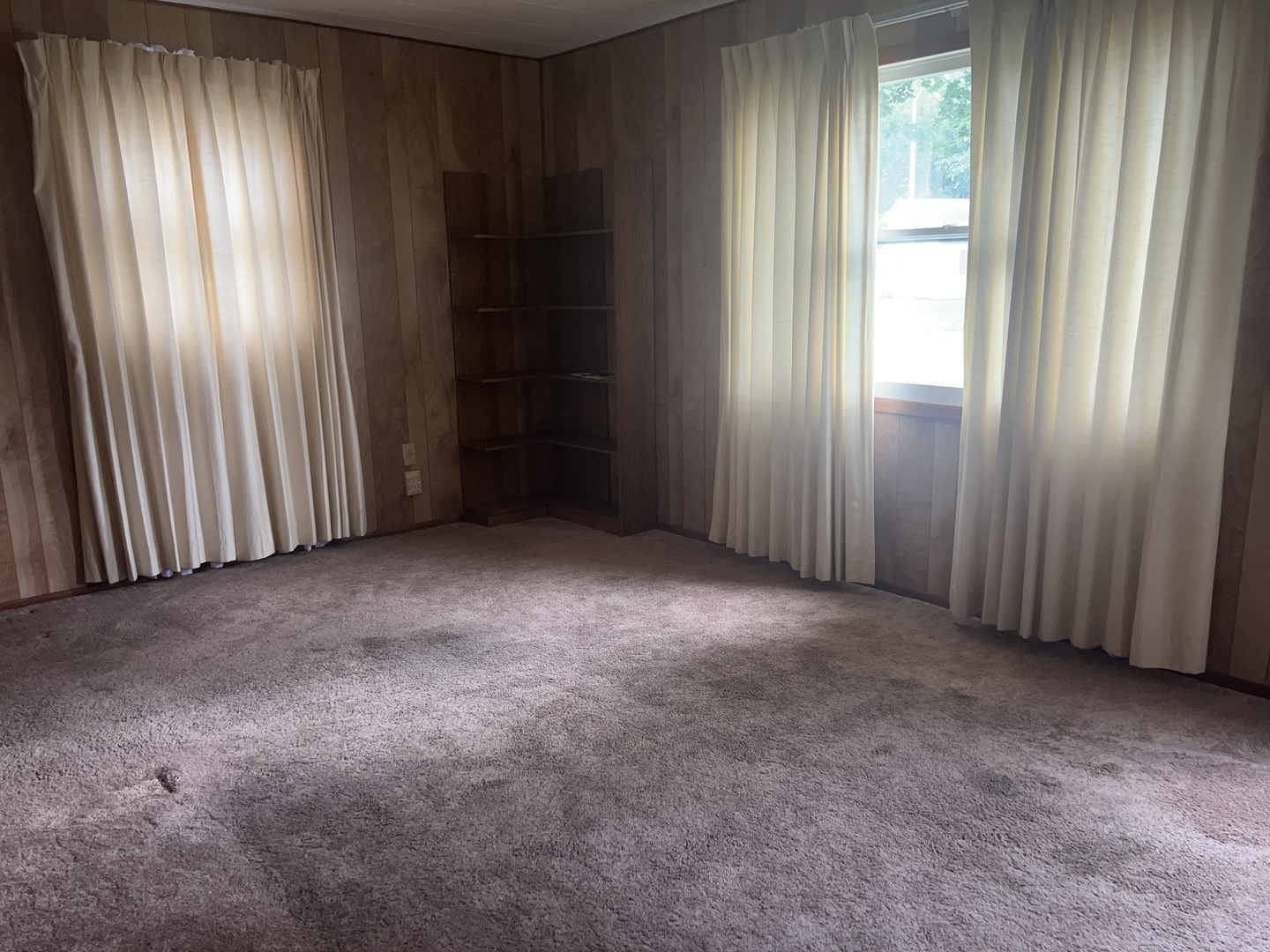 1353 Fairlawn Drive Property Photo 5