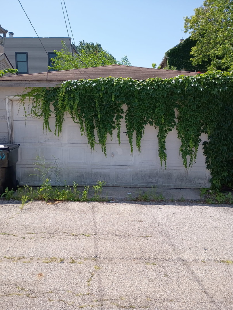 1940 W Huron Street Property Photo 11