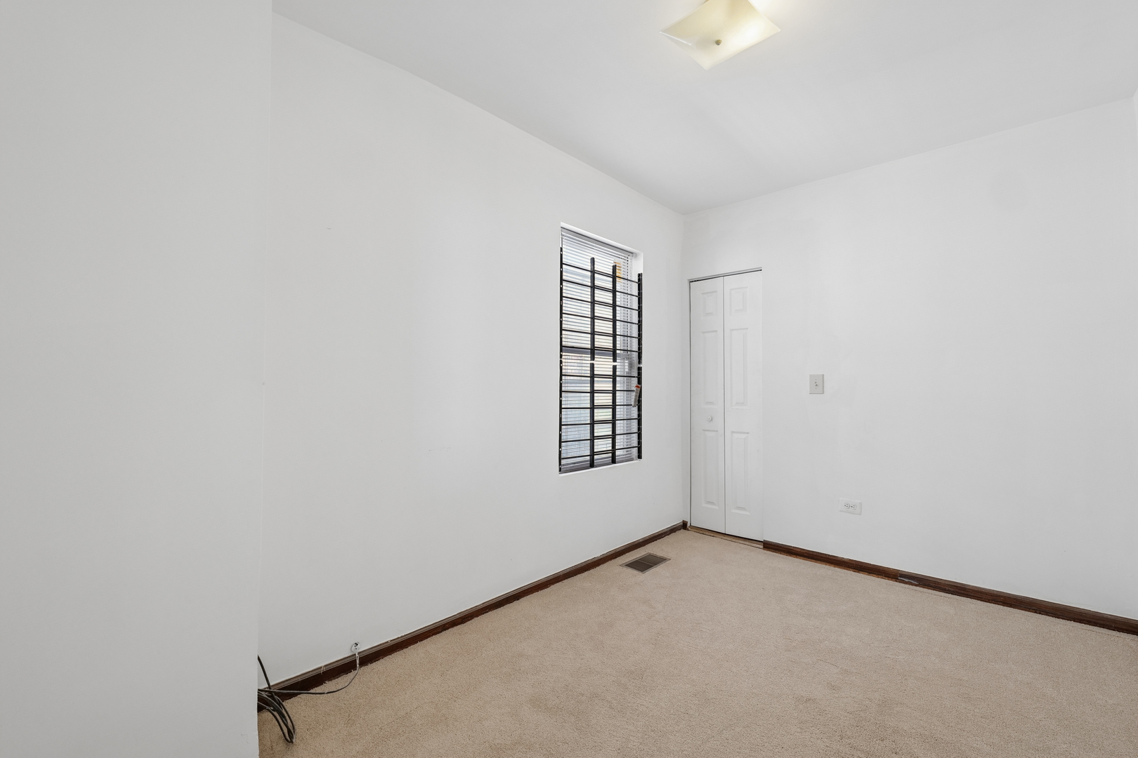 6521 S Saint Lawrence Avenue Property Photo 7
