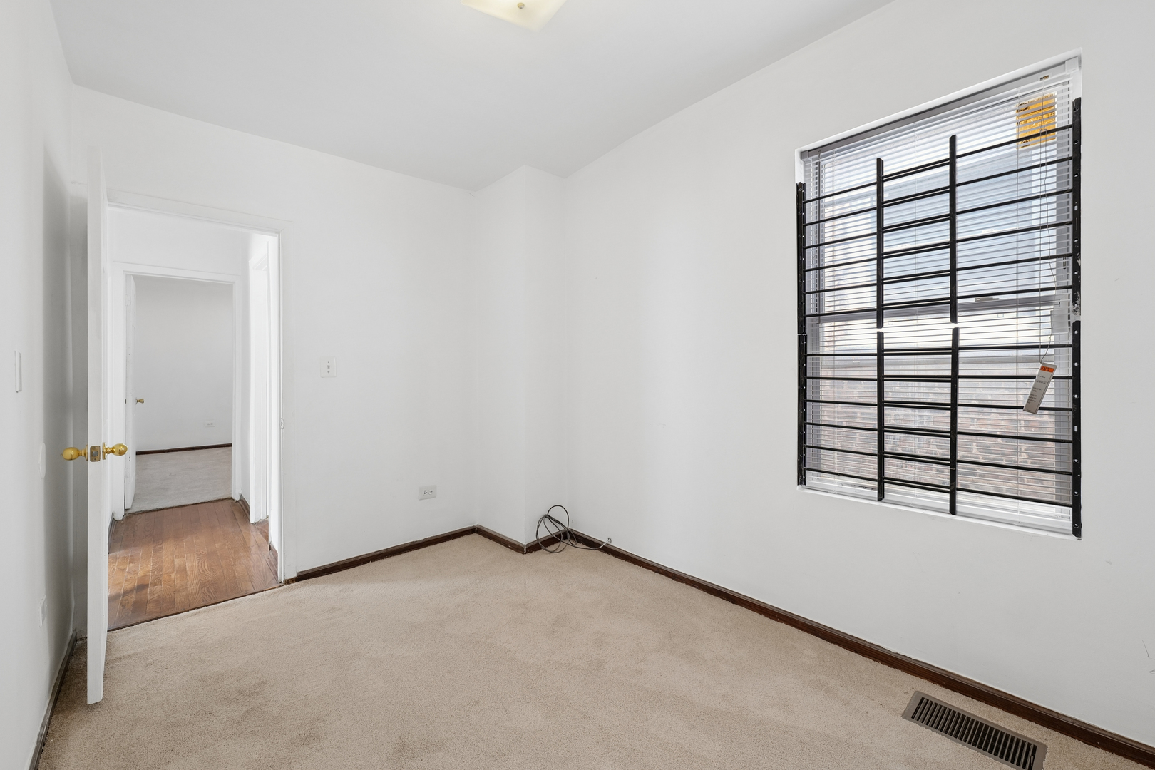 6521 S Saint Lawrence Avenue Property Photo 8