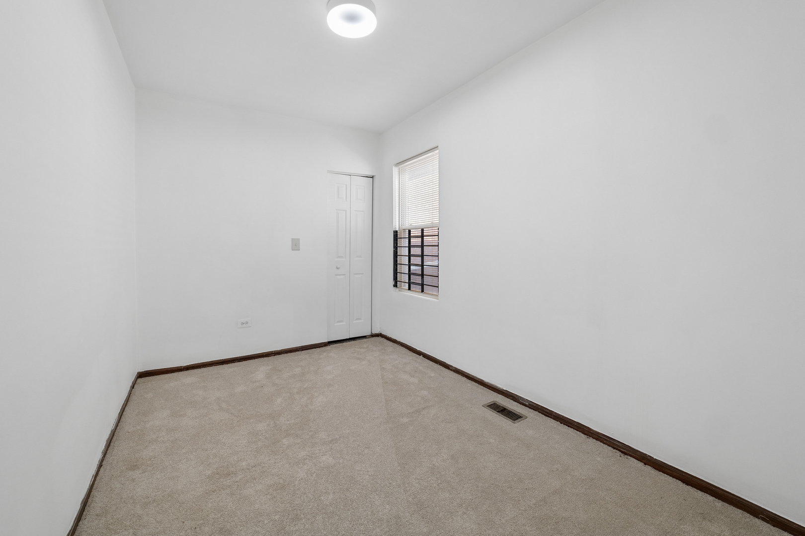 6521 S Saint Lawrence Avenue Property Photo 9