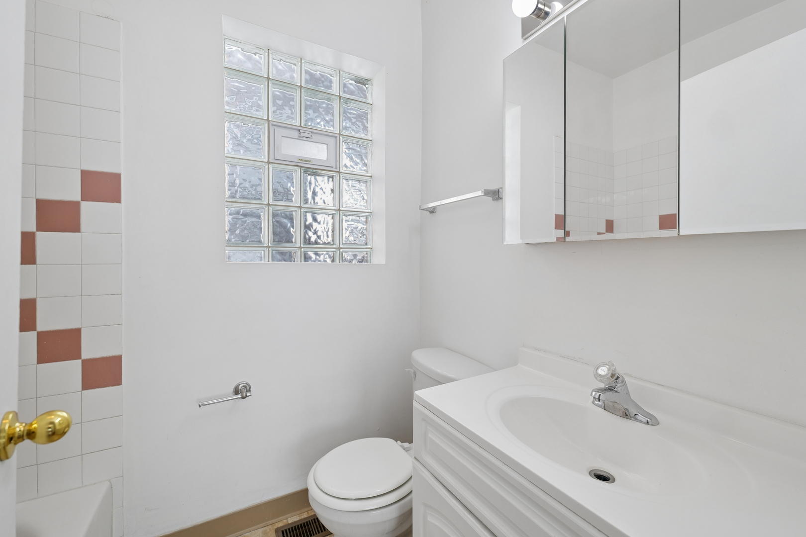 6521 S Saint Lawrence Avenue Property Photo 10