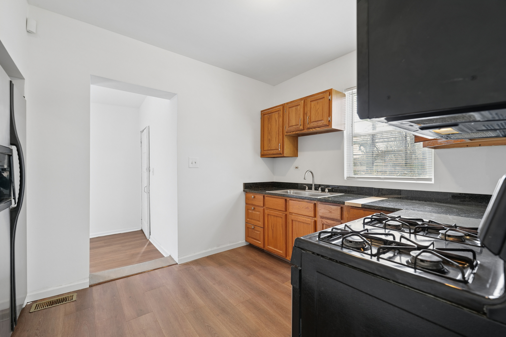 6521 S Saint Lawrence Avenue Property Photo 11