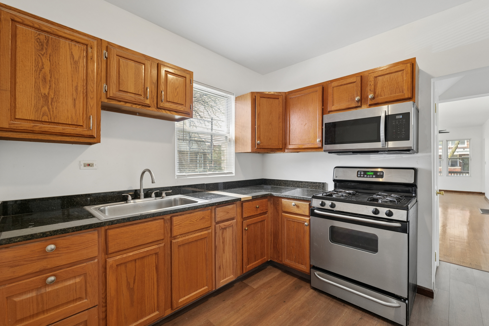 6521 S Saint Lawrence Avenue Property Photo 12