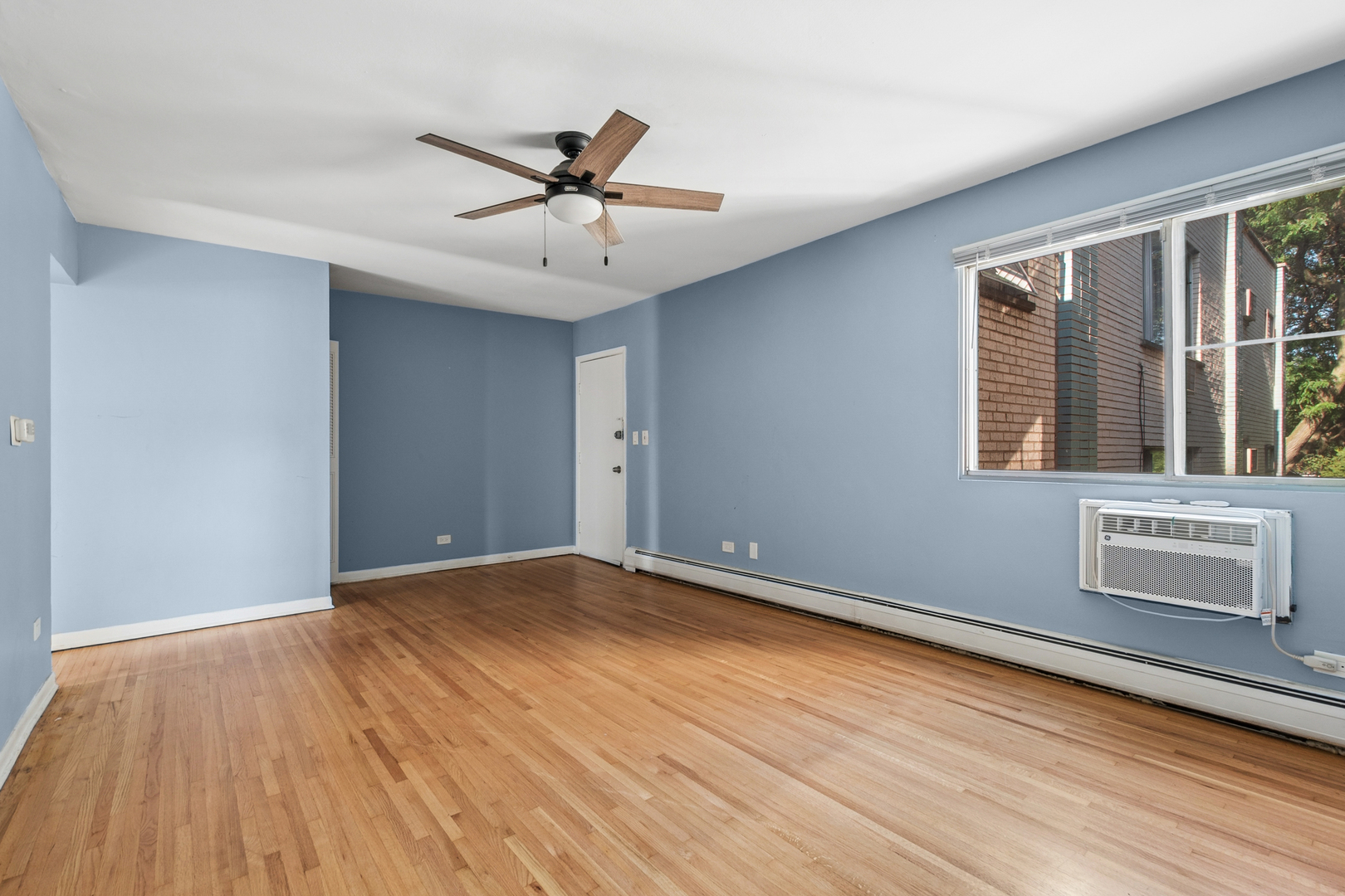 6050 N Washtenaw Avenue Property Photo 2