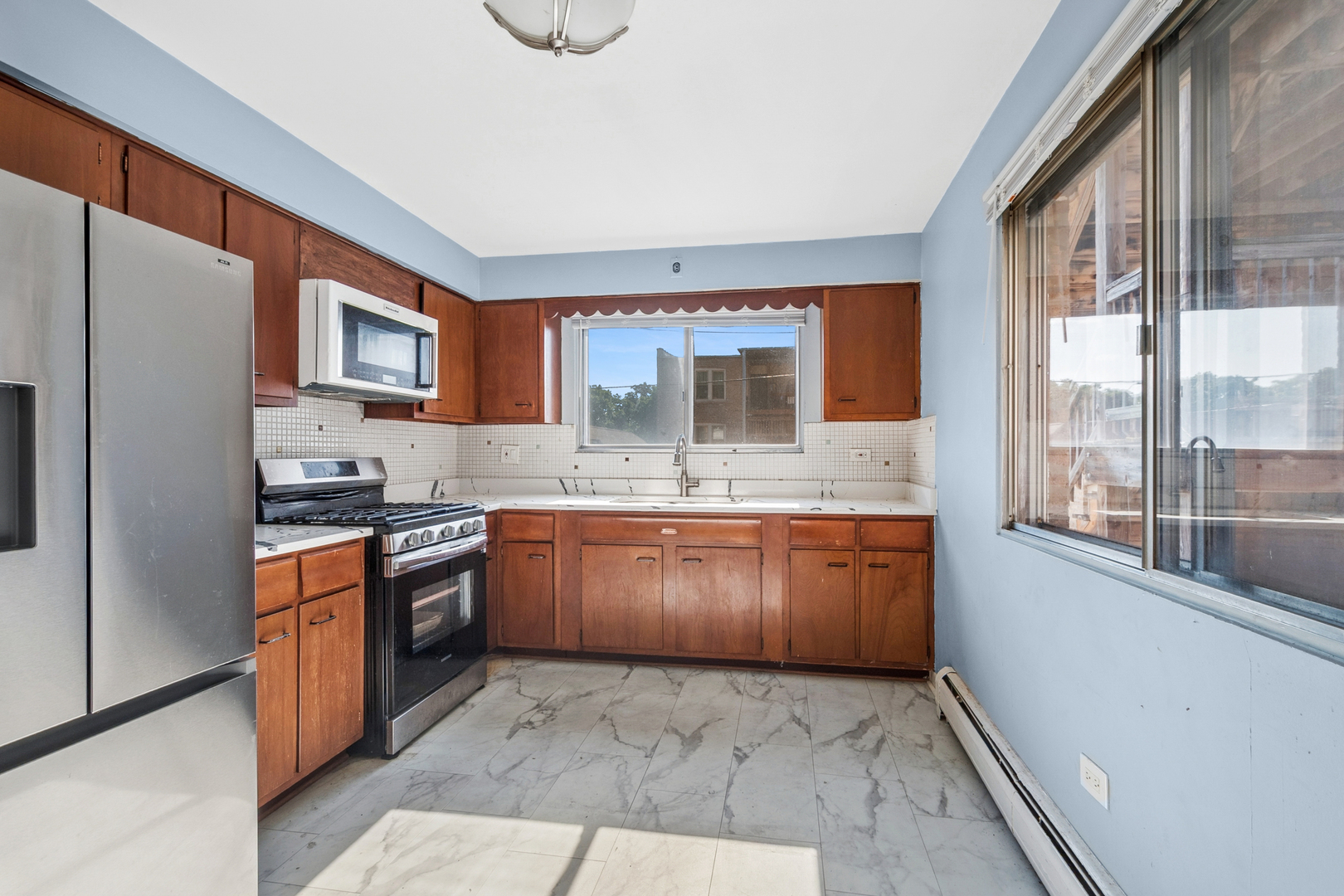6050 N Washtenaw Avenue Property Photo 3