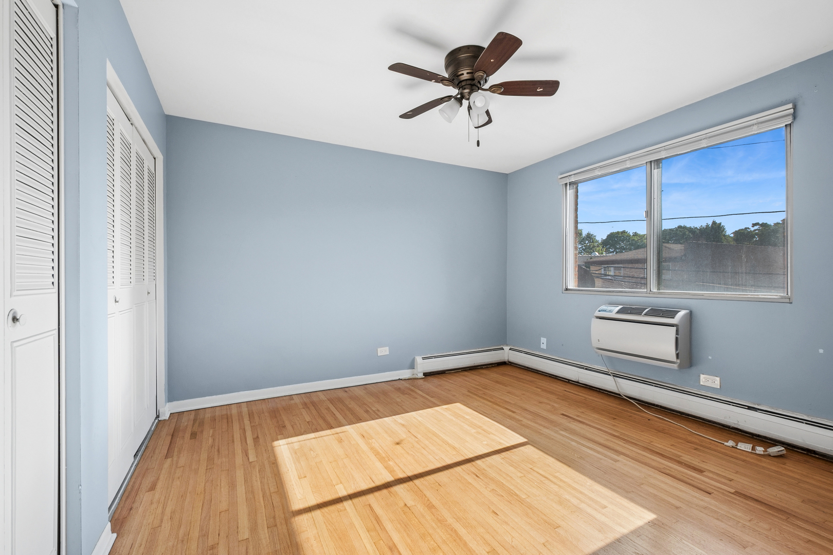 6050 N Washtenaw Avenue Property Photo 5