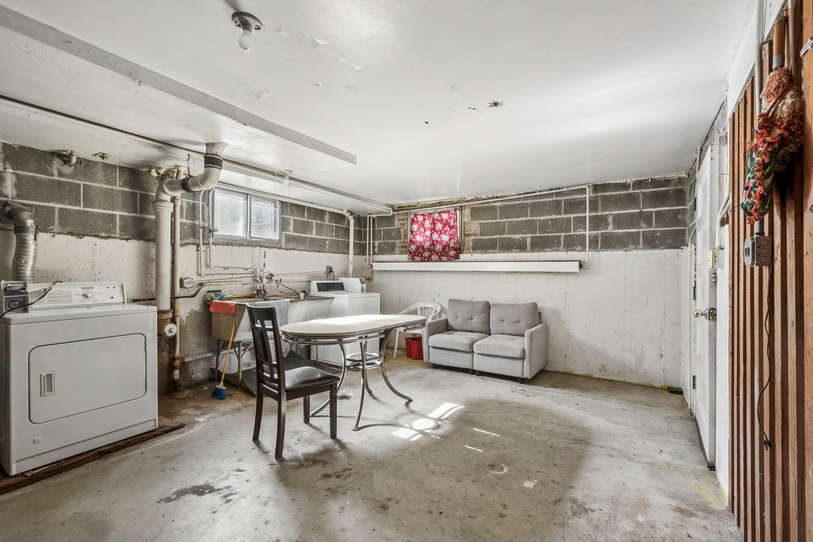 6050 N Washtenaw Avenue Property Photo 7