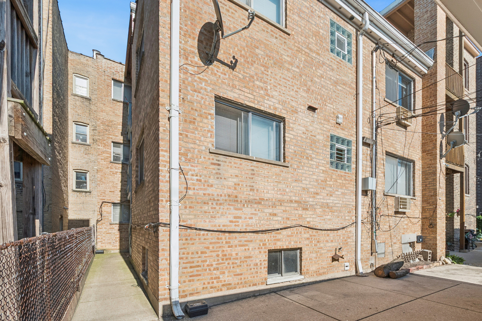 6050 N Washtenaw Avenue Property Photo 10
