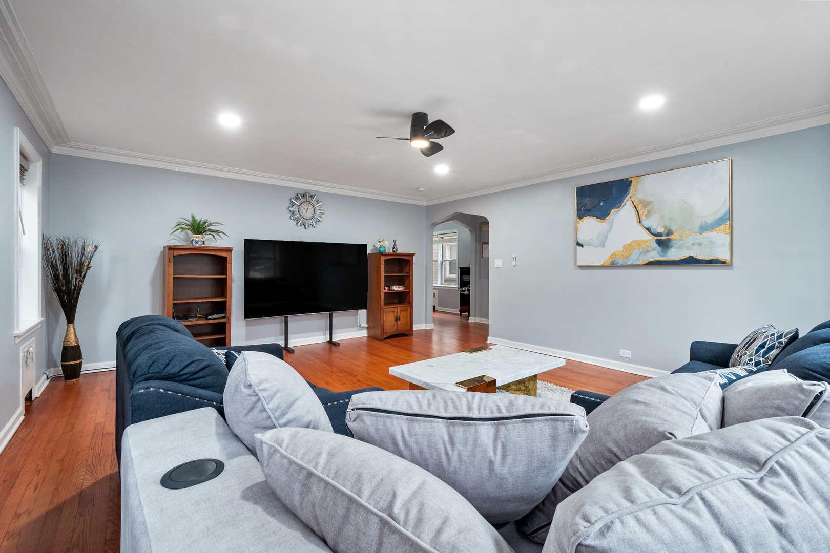 6128 N Francisco Avenue Property Photo 4
