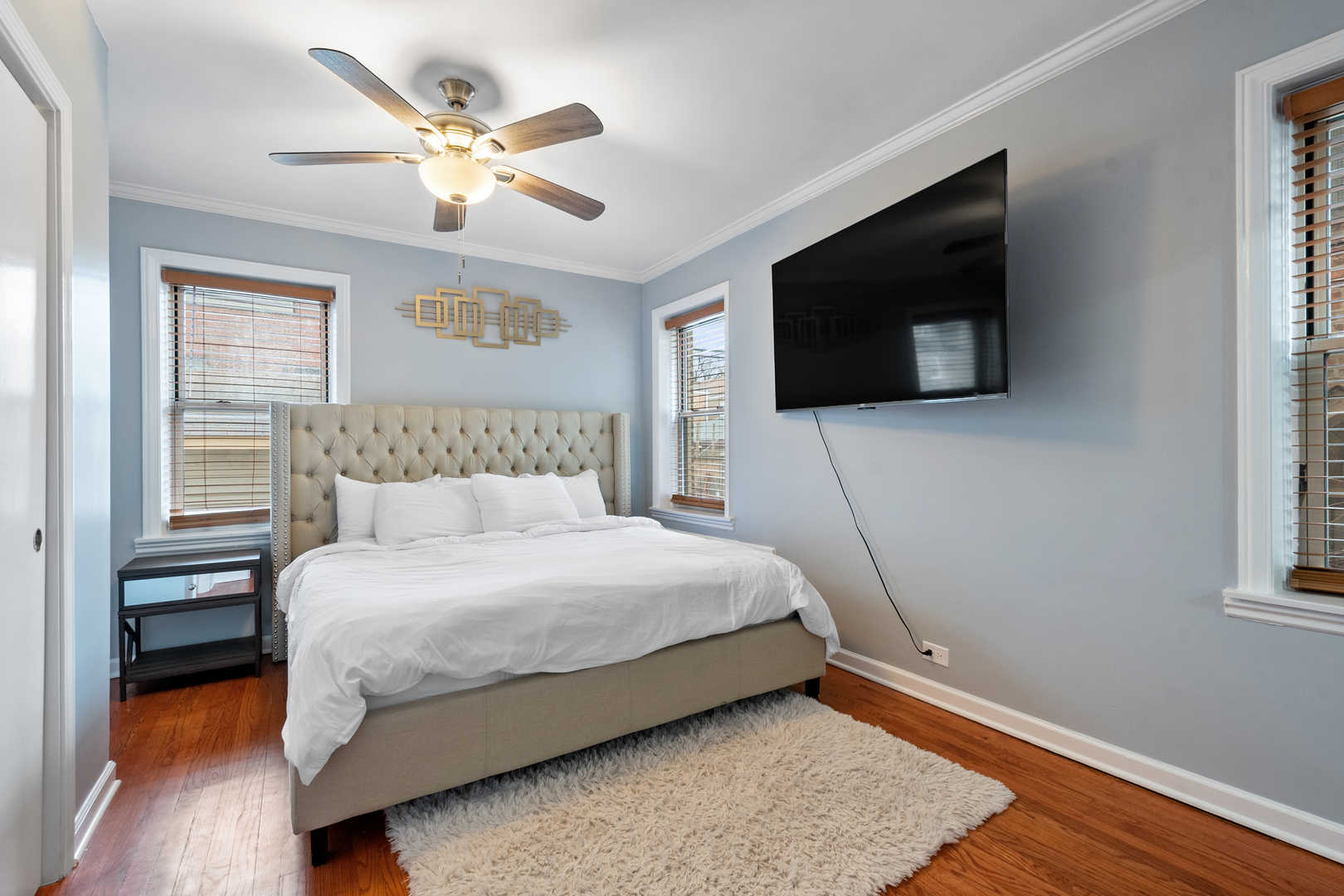 6128 N Francisco Avenue Property Photo 11