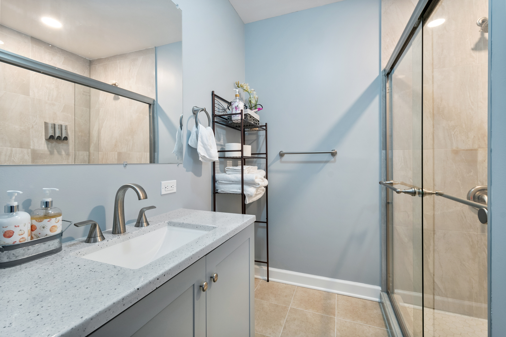 6128 N Francisco Avenue Property Photo 13