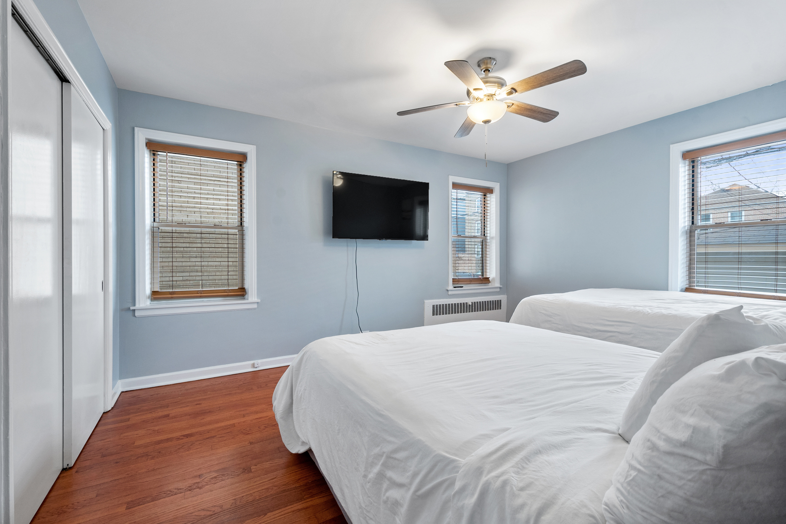 6128 N Francisco Avenue Property Photo 14