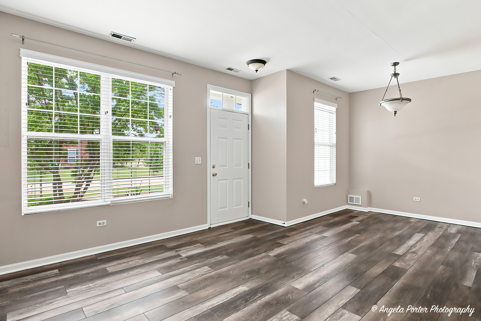 487 S Litchfield Drive Property Photo 3