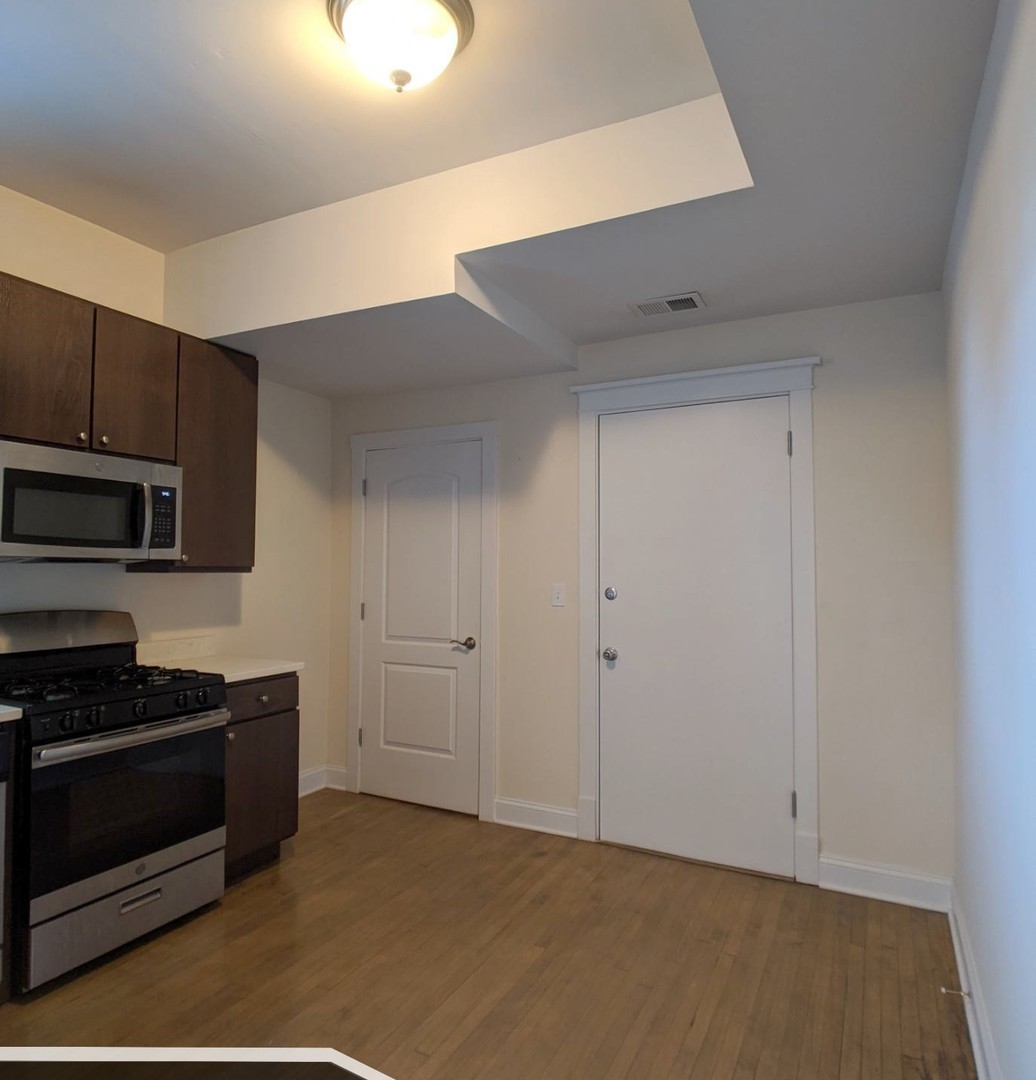 2814 N Troy Street 3f Property Photo 8