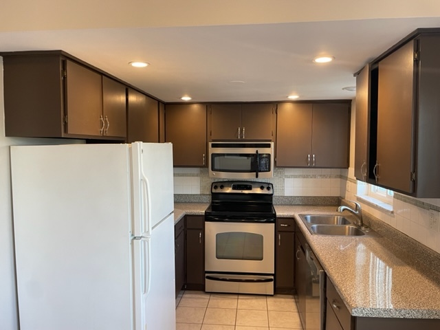 1019 Peterson Avenue B6 Property Photo 12