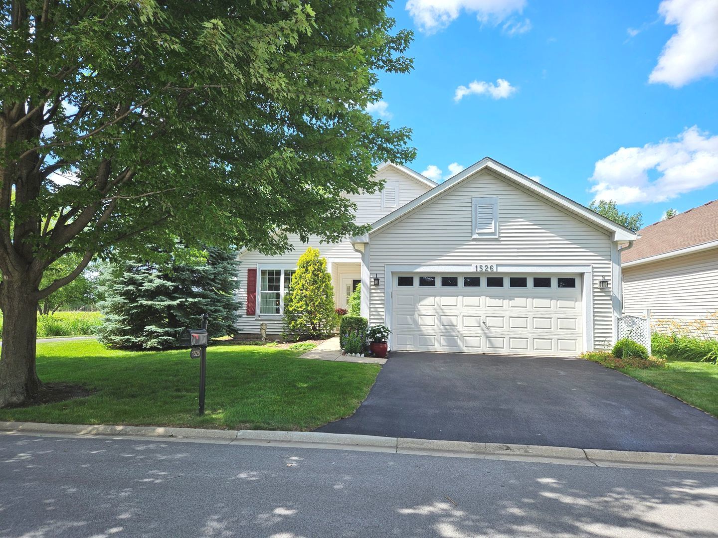 1526 Benzie Circle Property Photo 1