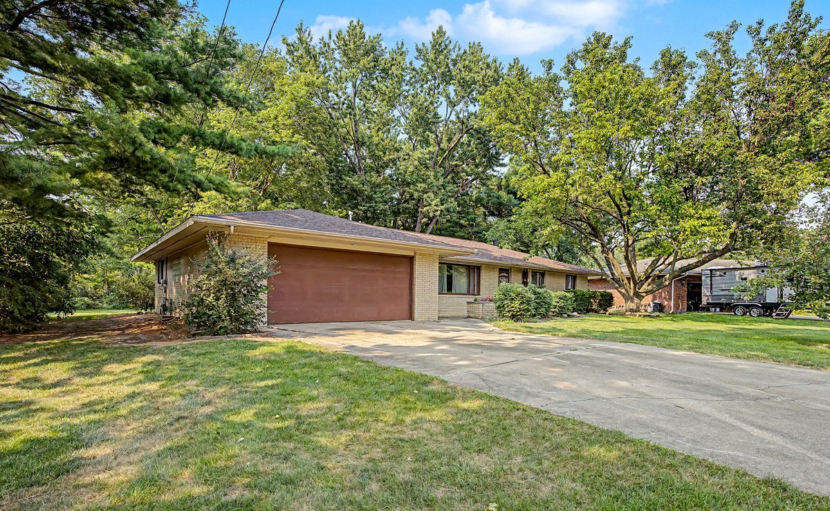 109 E Parkview Drive Property Photo 3
