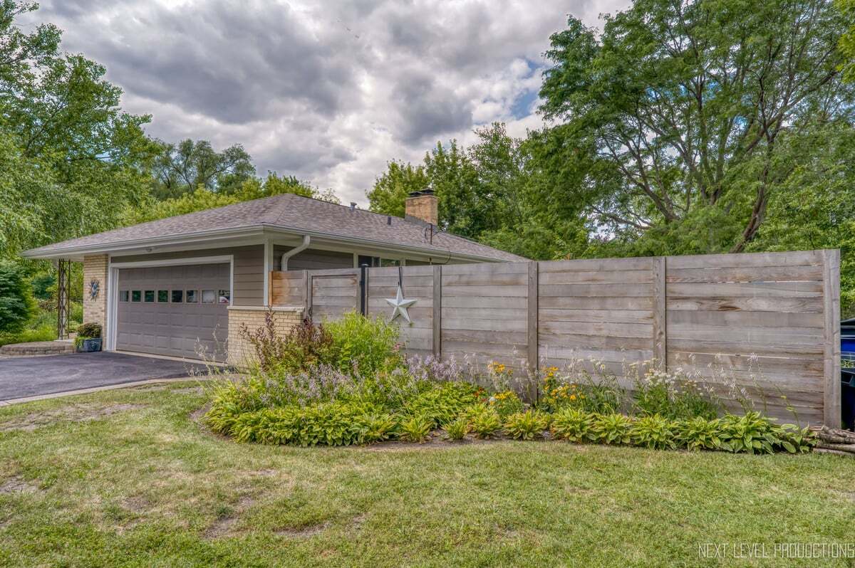 24 W Stonegate Drive Property Photo 3