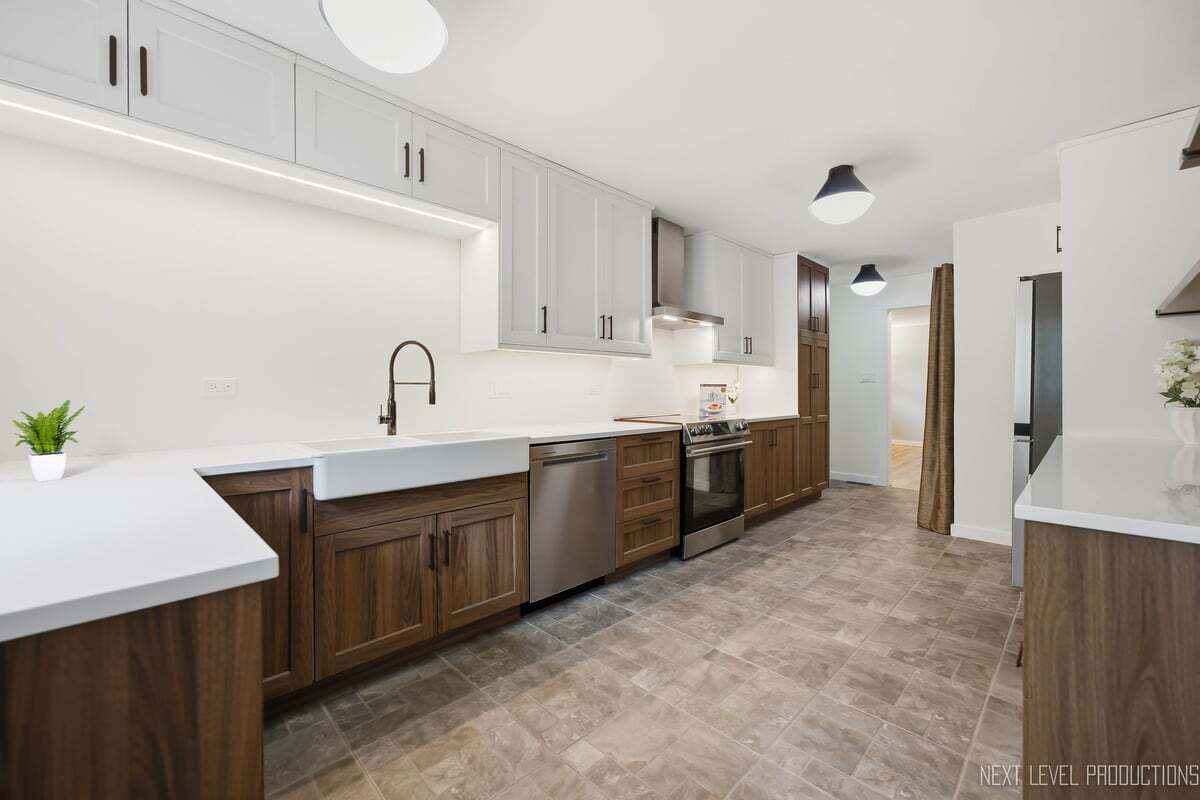 24 W Stonegate Drive Property Photo 4