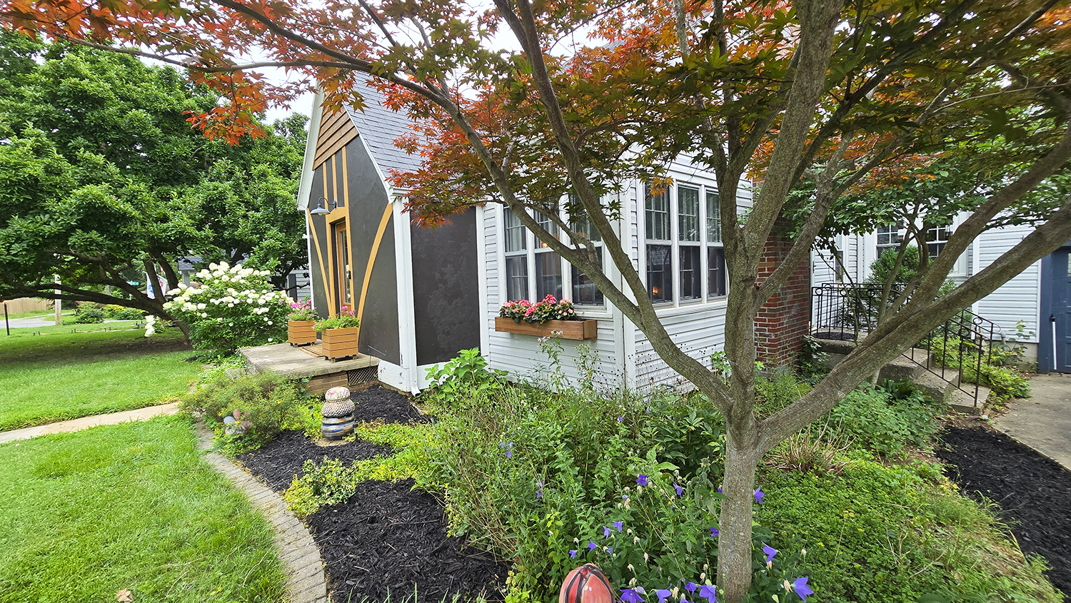 725 Magnolia Avenue Property Photo 4