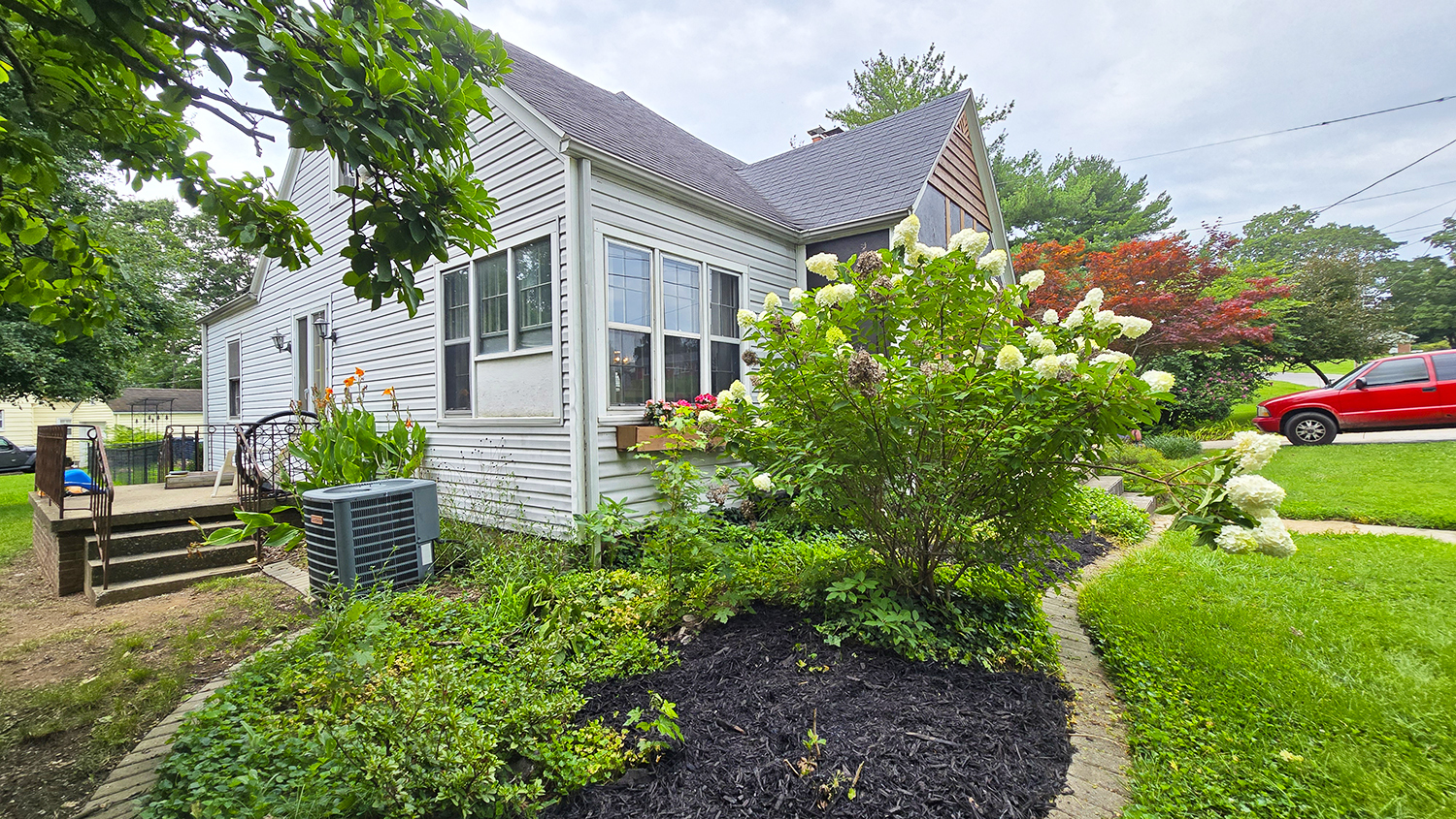 725 Magnolia Avenue Property Photo 6