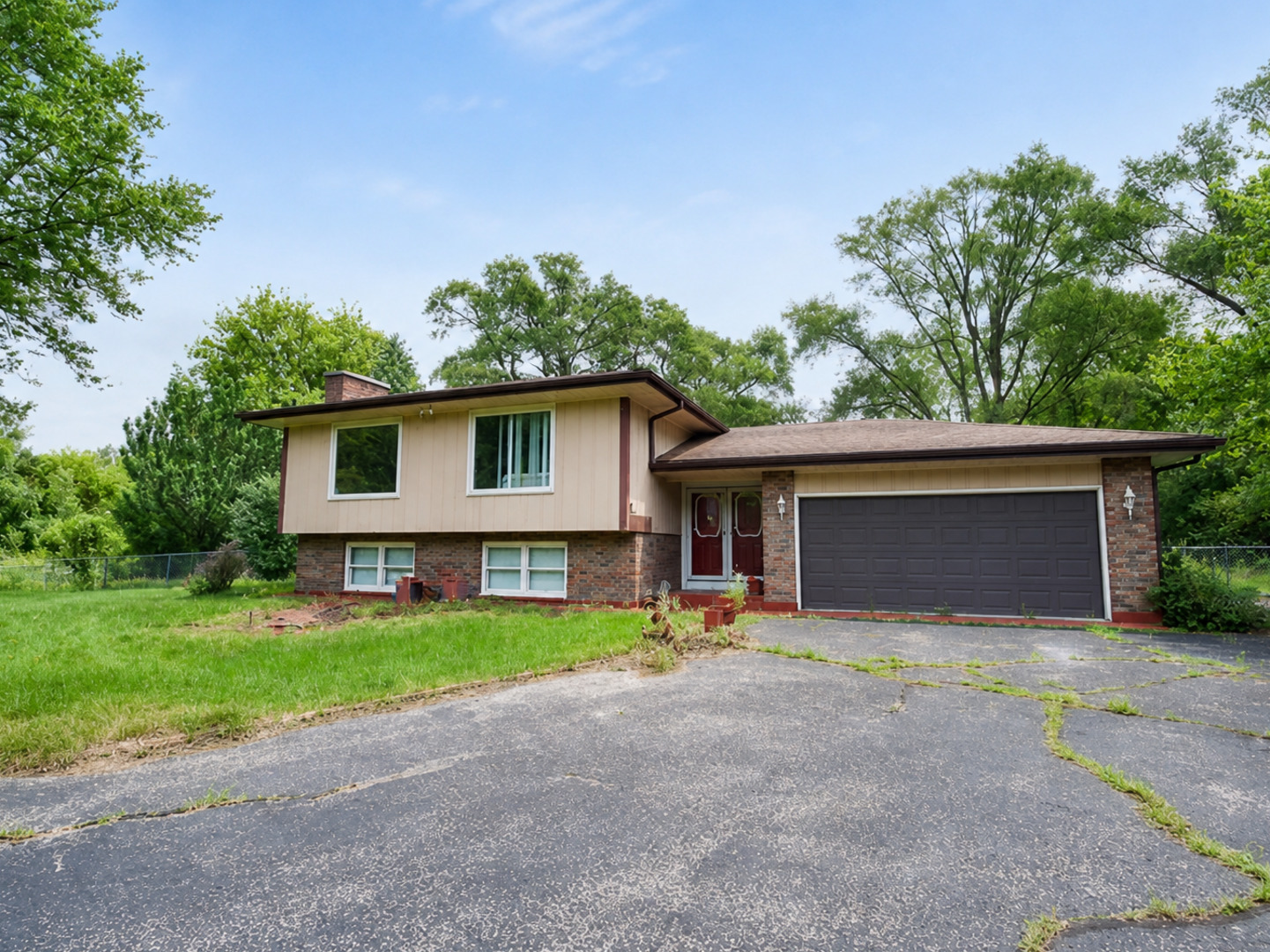 3914 Raycraft Road Property Photo 1