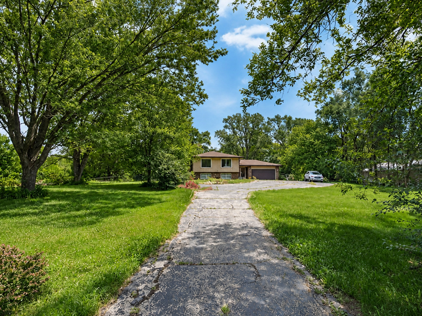 3914 Raycraft Road Property Photo 2