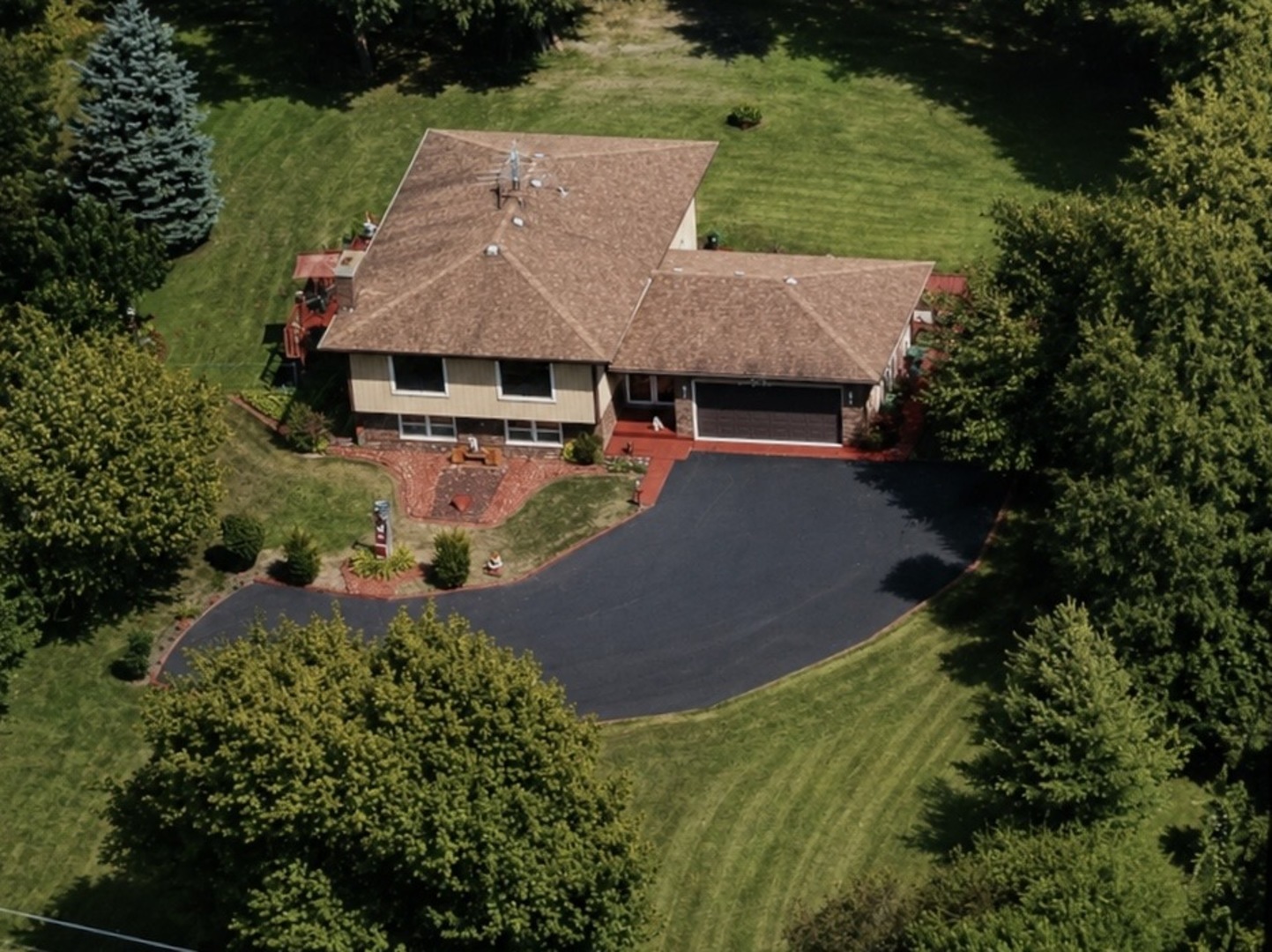 3914 Raycraft Road Property Photo 3