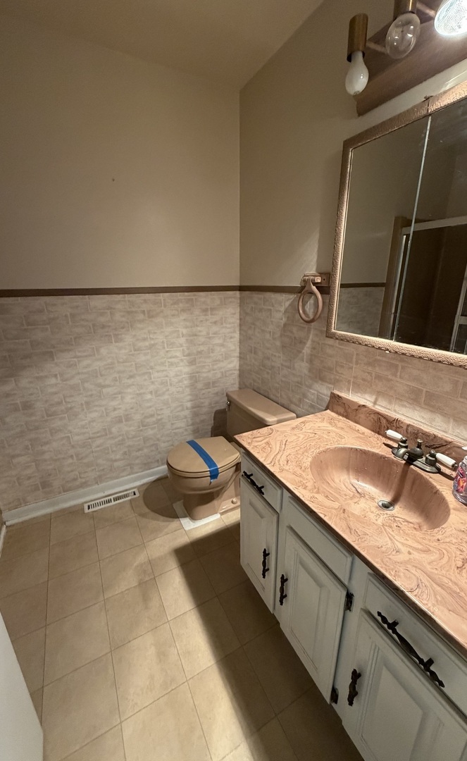 3914 Raycraft Road Property Photo 9