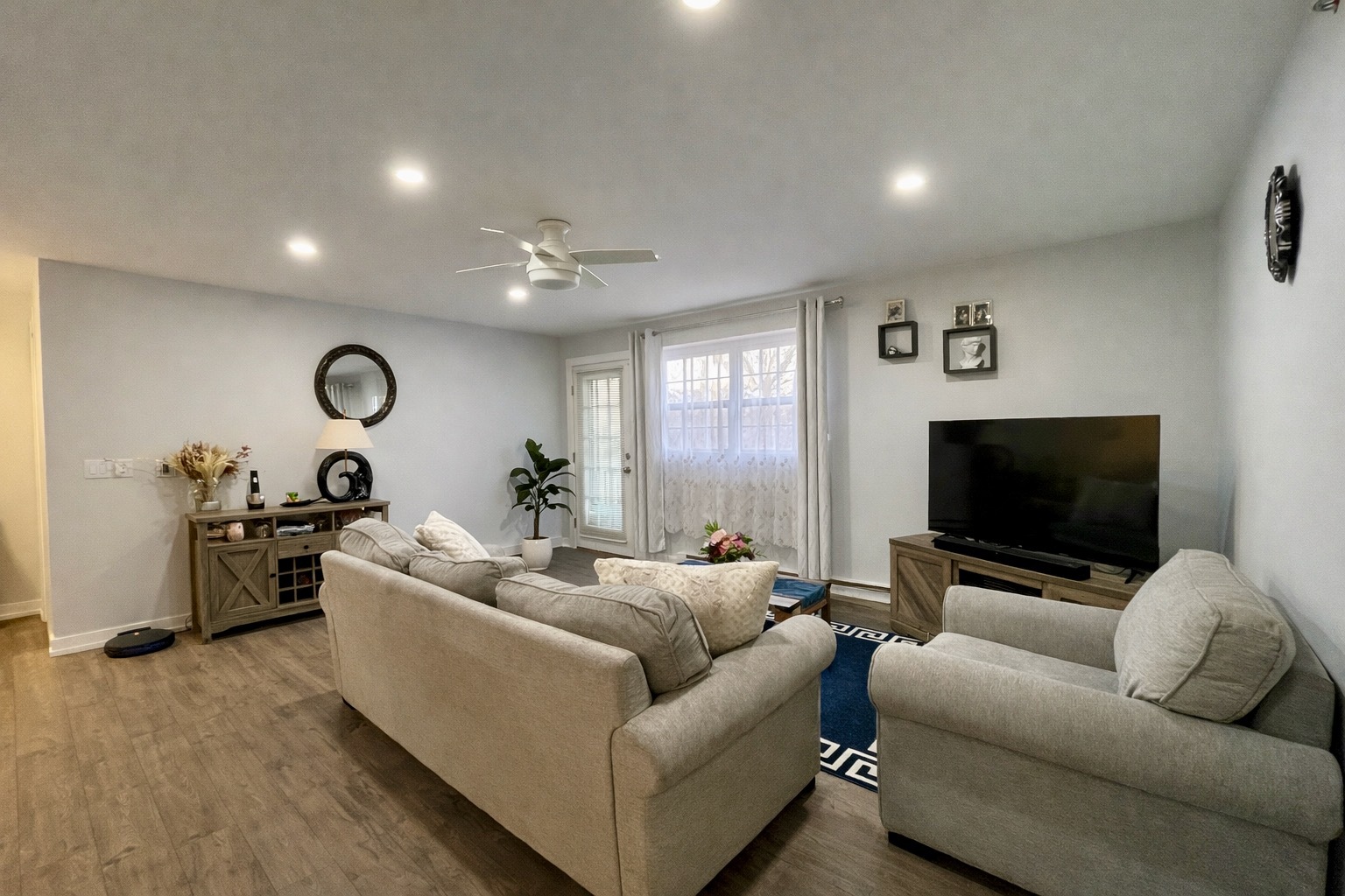 300 Cunat Boulevard 2b Property Photo 2