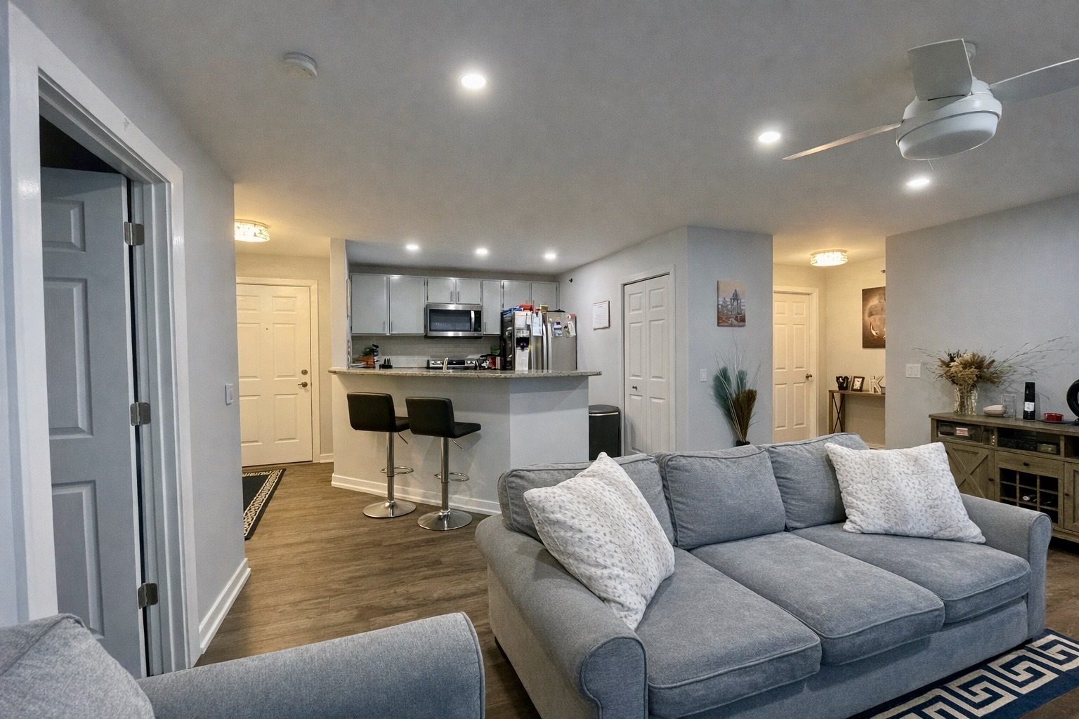 300 Cunat Boulevard 2b Property Photo 3