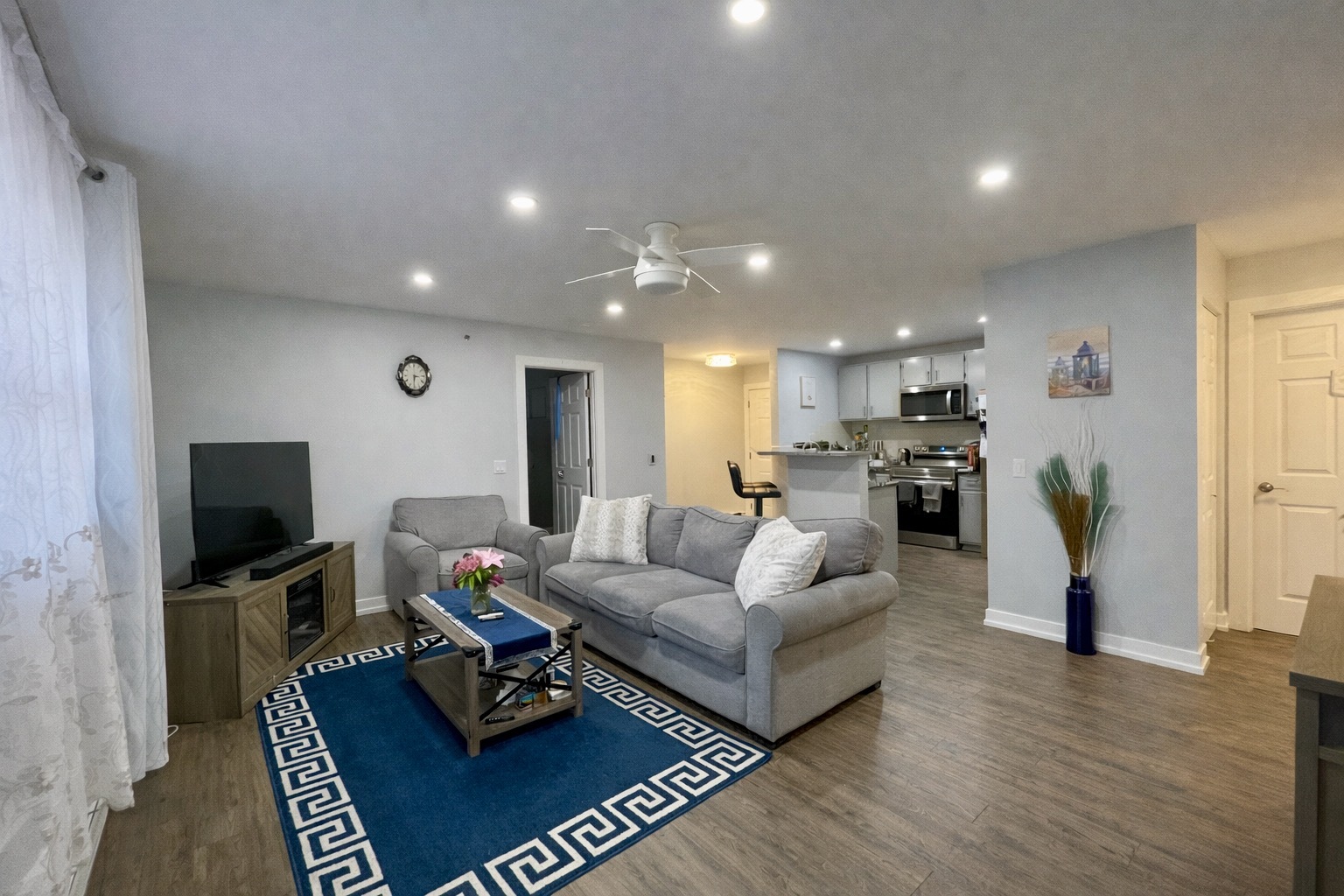 300 Cunat Boulevard 2b Property Photo 4