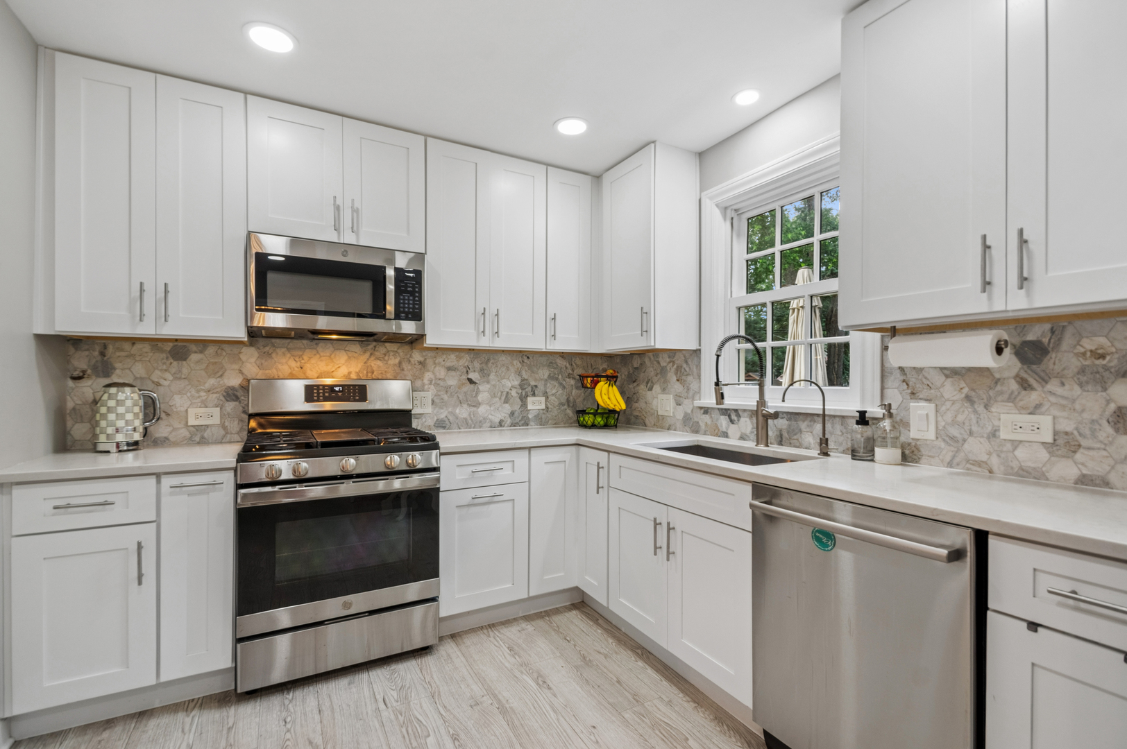 6669 N Sioux Avenue Property Photo 8