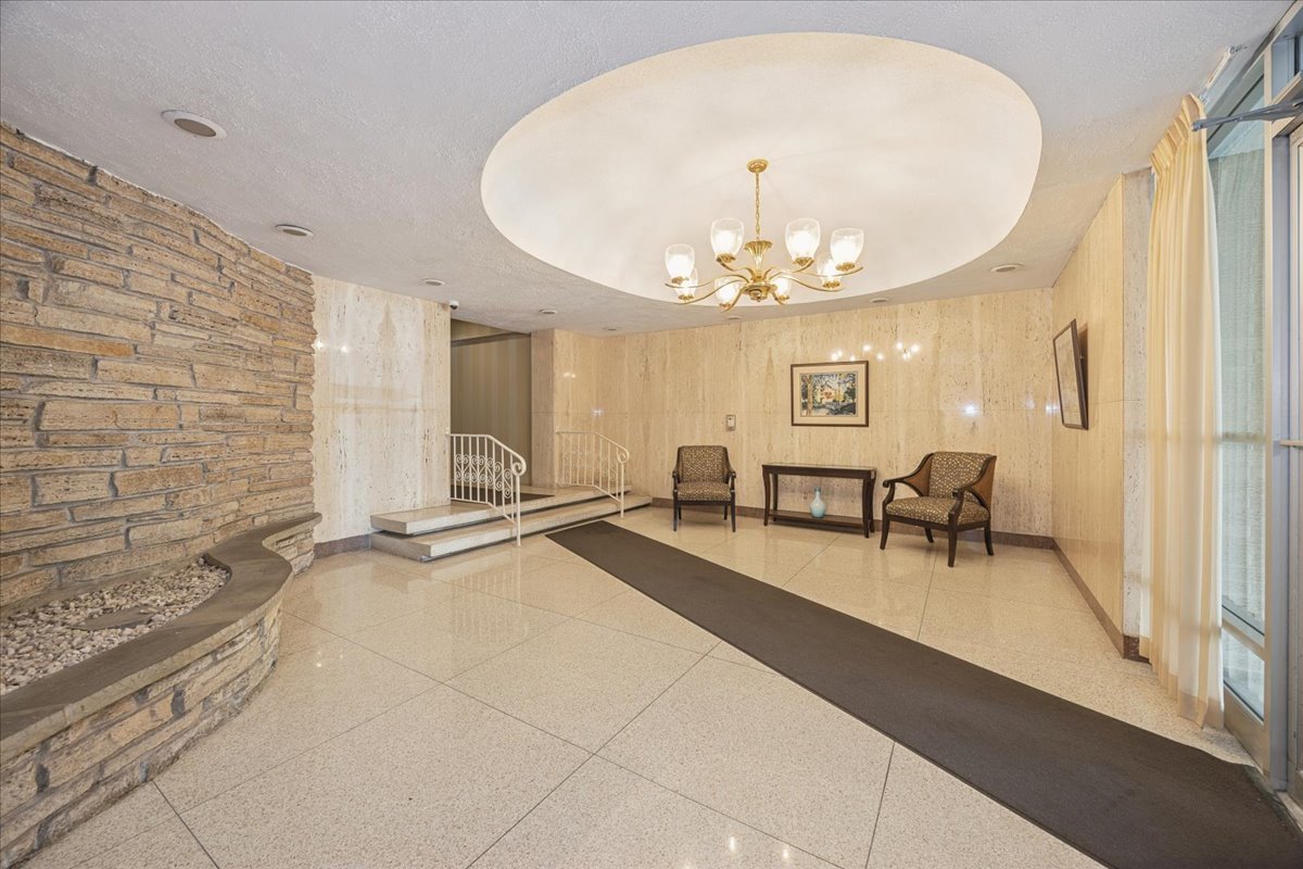 425 Home Avenue 1g Property Photo 3