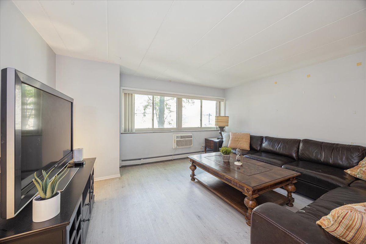 425 Home Avenue 1g Property Photo 5
