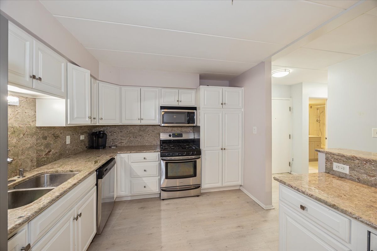 425 Home Avenue 1g Property Photo 7