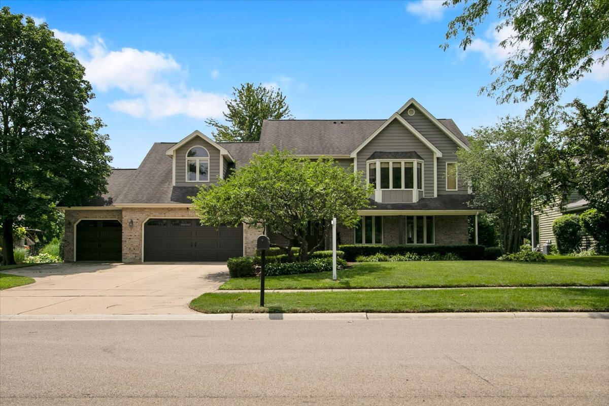 735 Queensgate Circle Property Photo 1