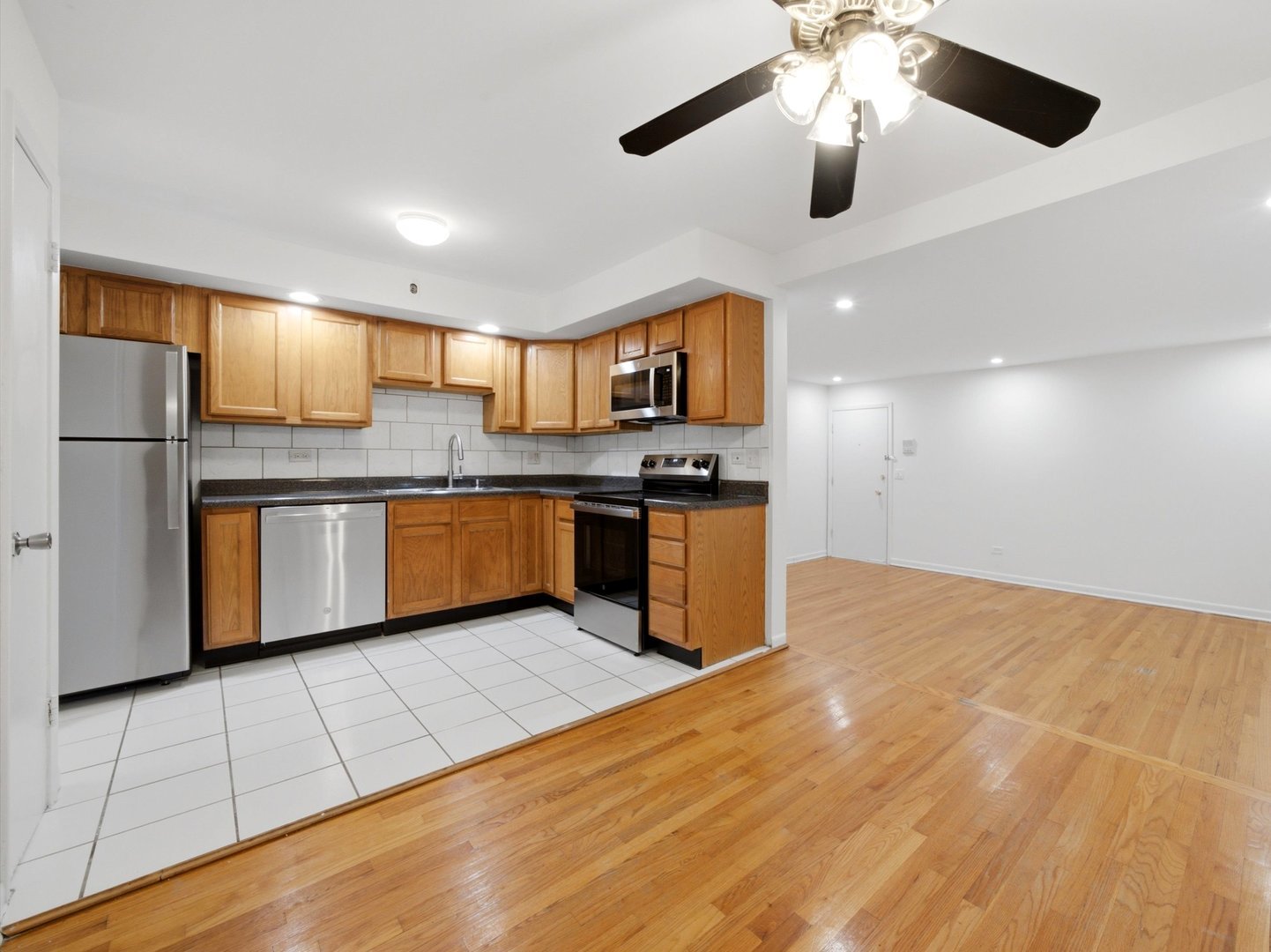 714 N Austin Boulevard 202 Property Photo 10