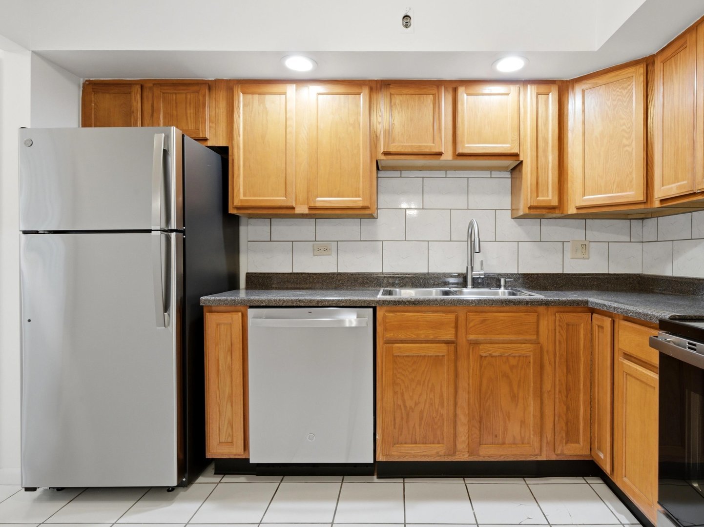 714 N Austin Boulevard 202 Property Photo 12