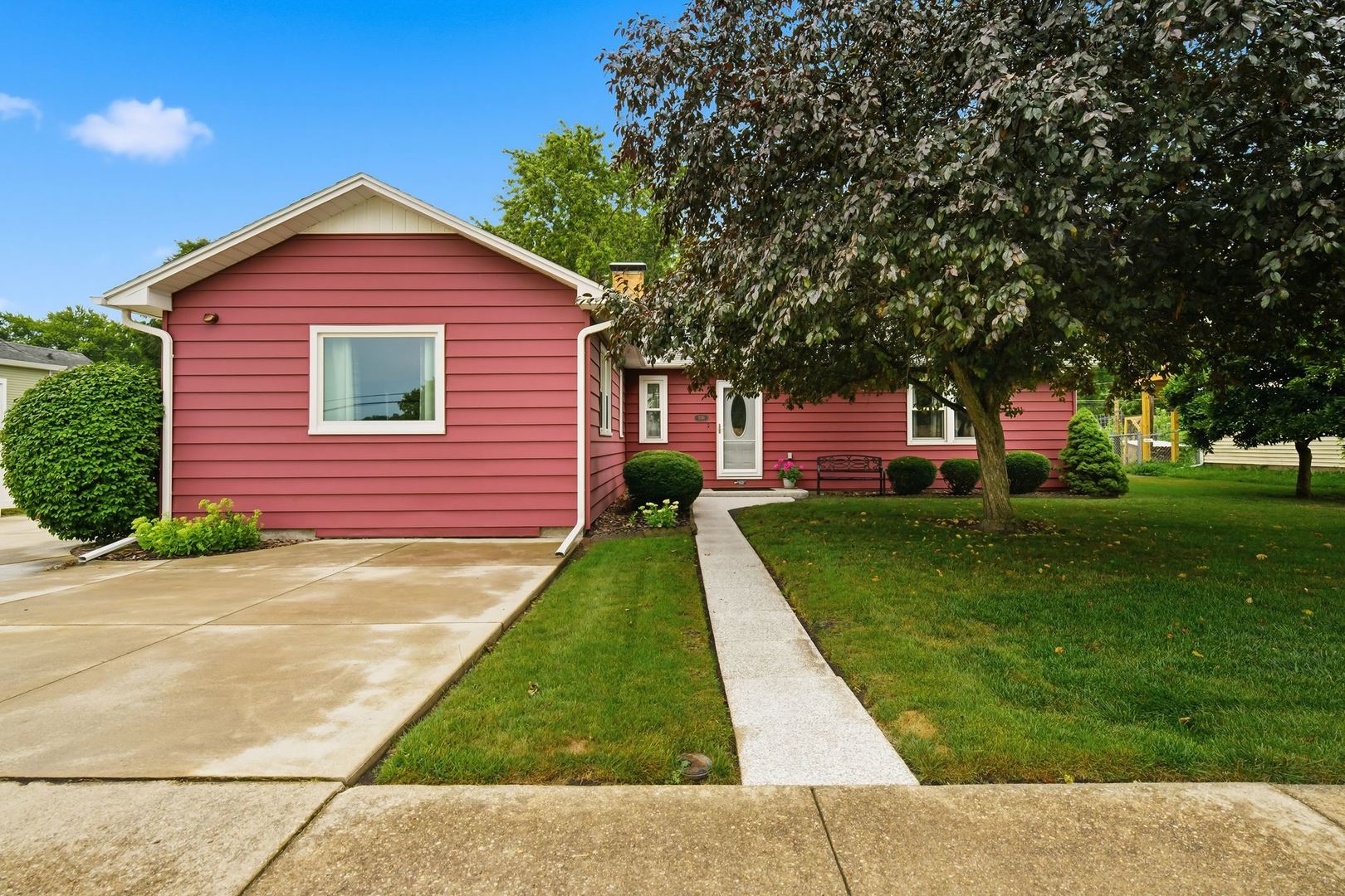 1036 E Howard Street Property Photo 1