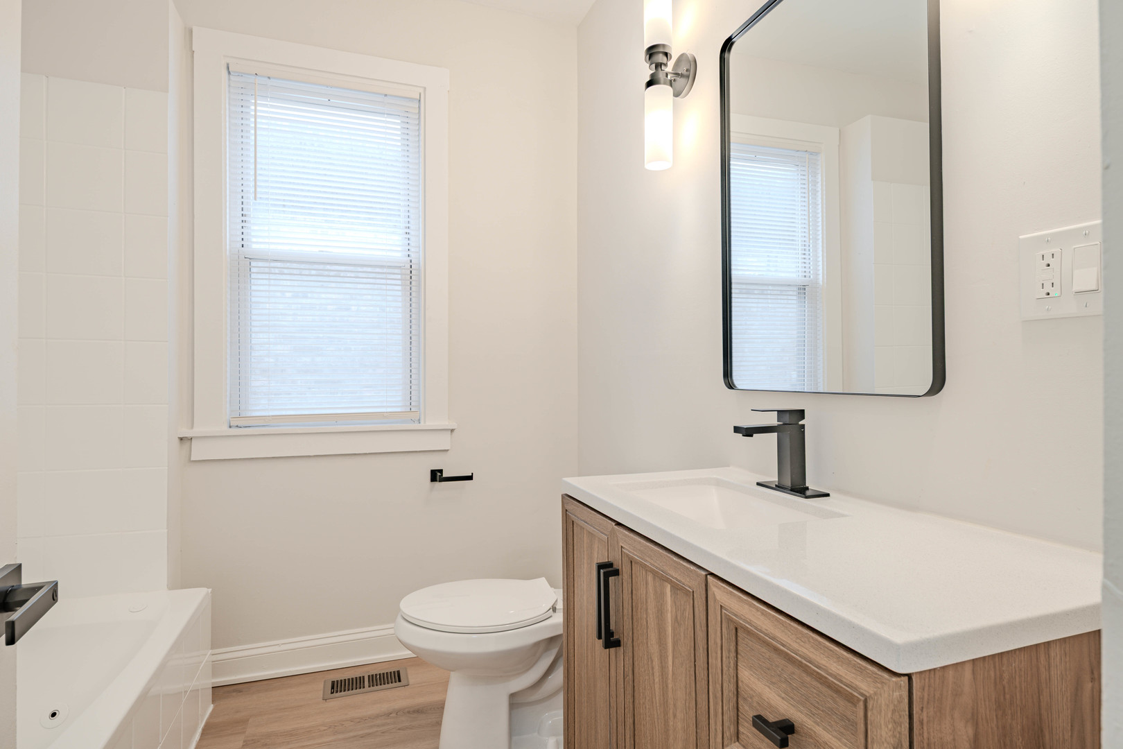 7928 S Winchester Avenue Property Photo 10