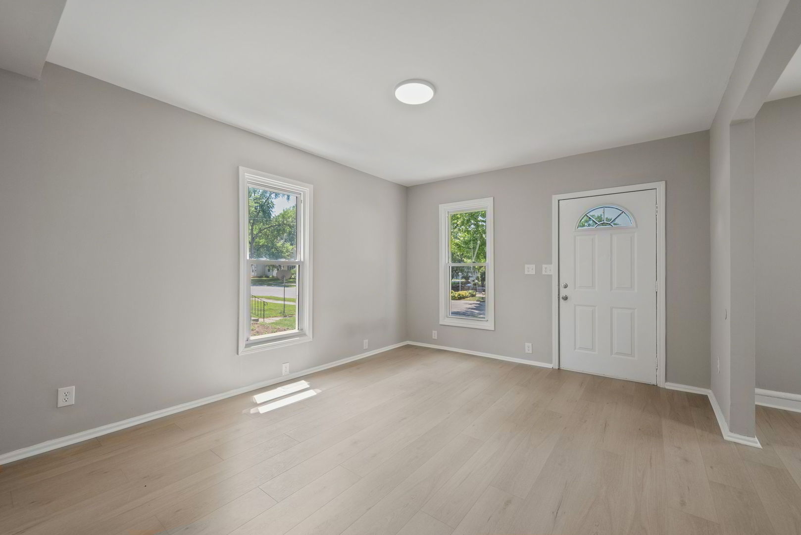 780 S Elm Avenue Property Photo 2