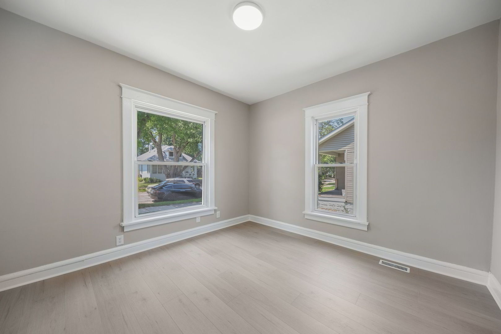 780 S Elm Avenue Property Photo 6