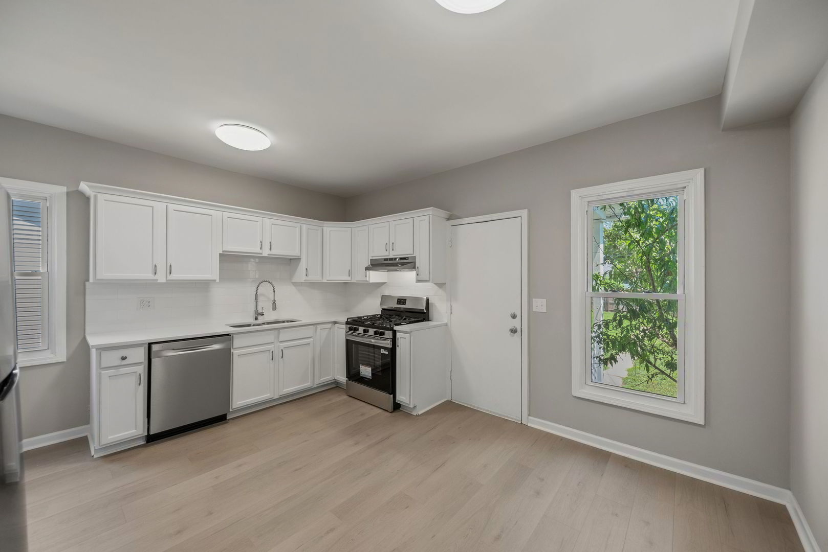 780 S Elm Avenue Property Photo 8