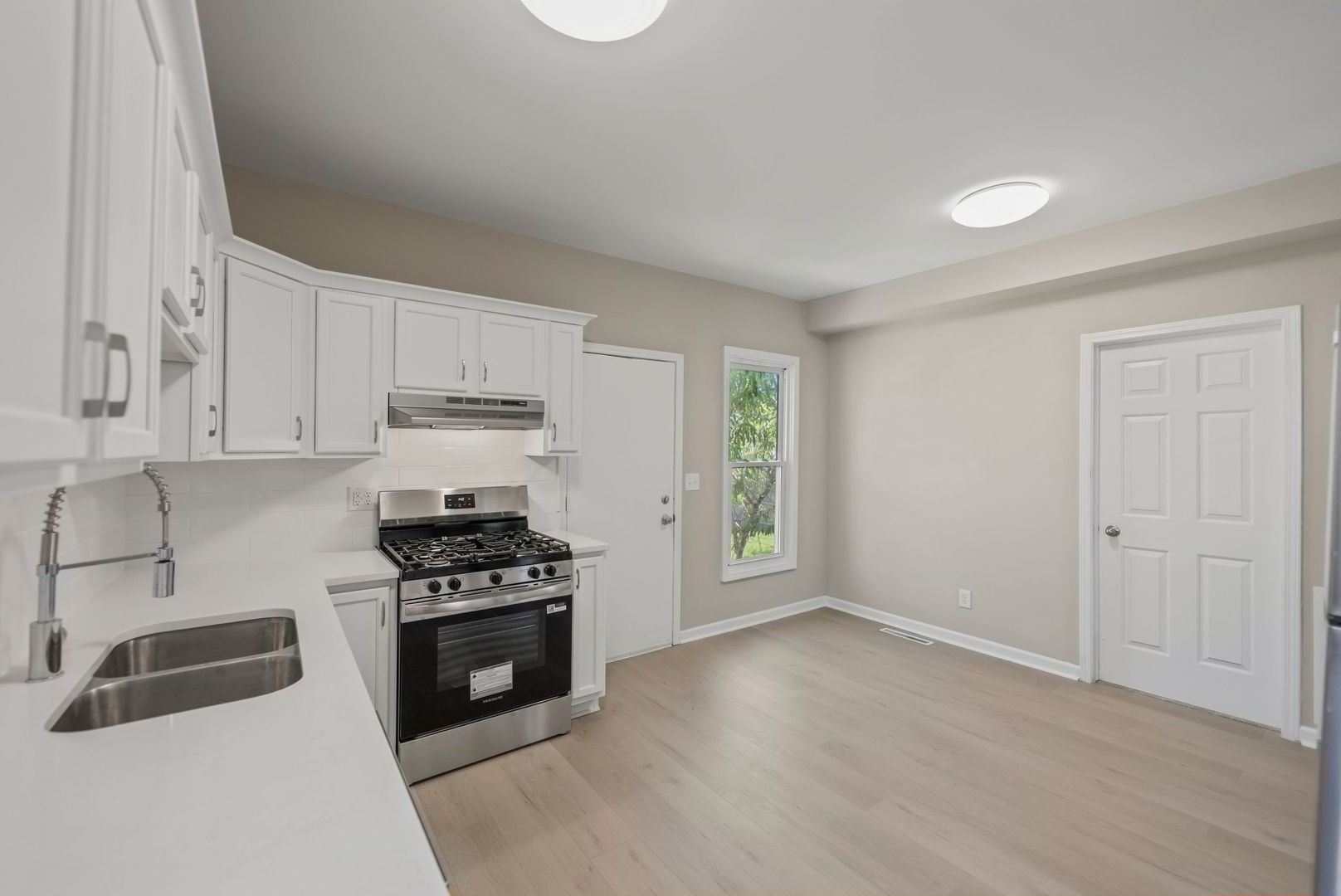 780 S Elm Avenue Property Photo 10
