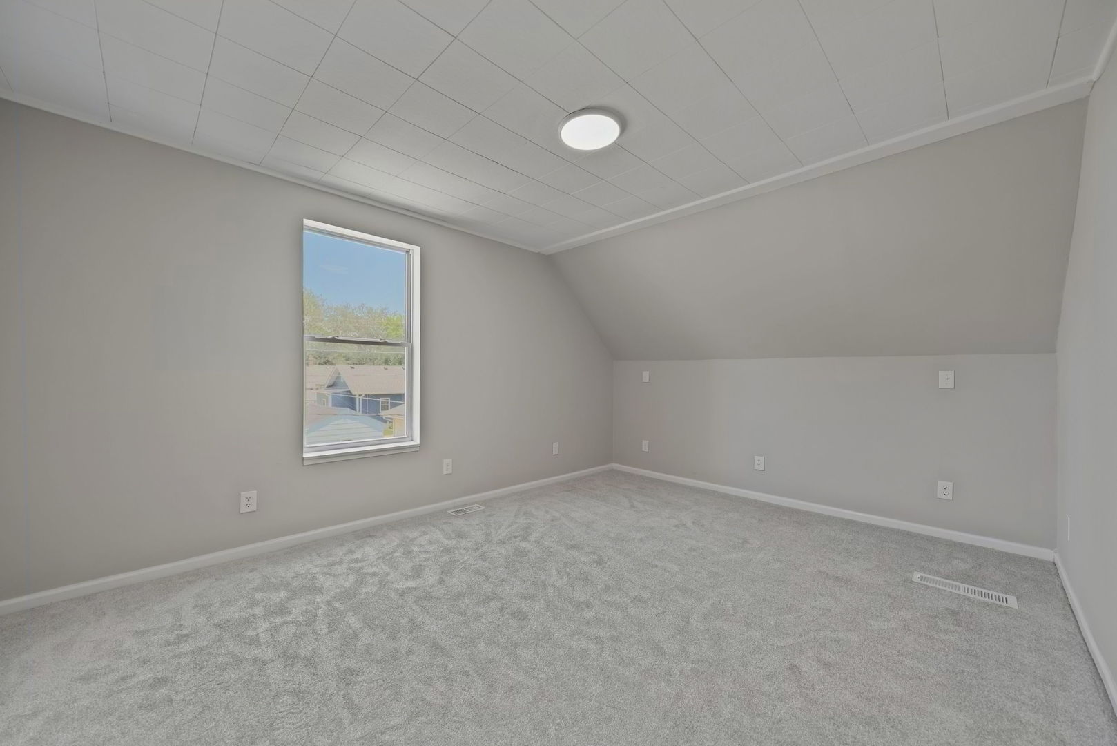 780 S Elm Avenue Property Photo 11